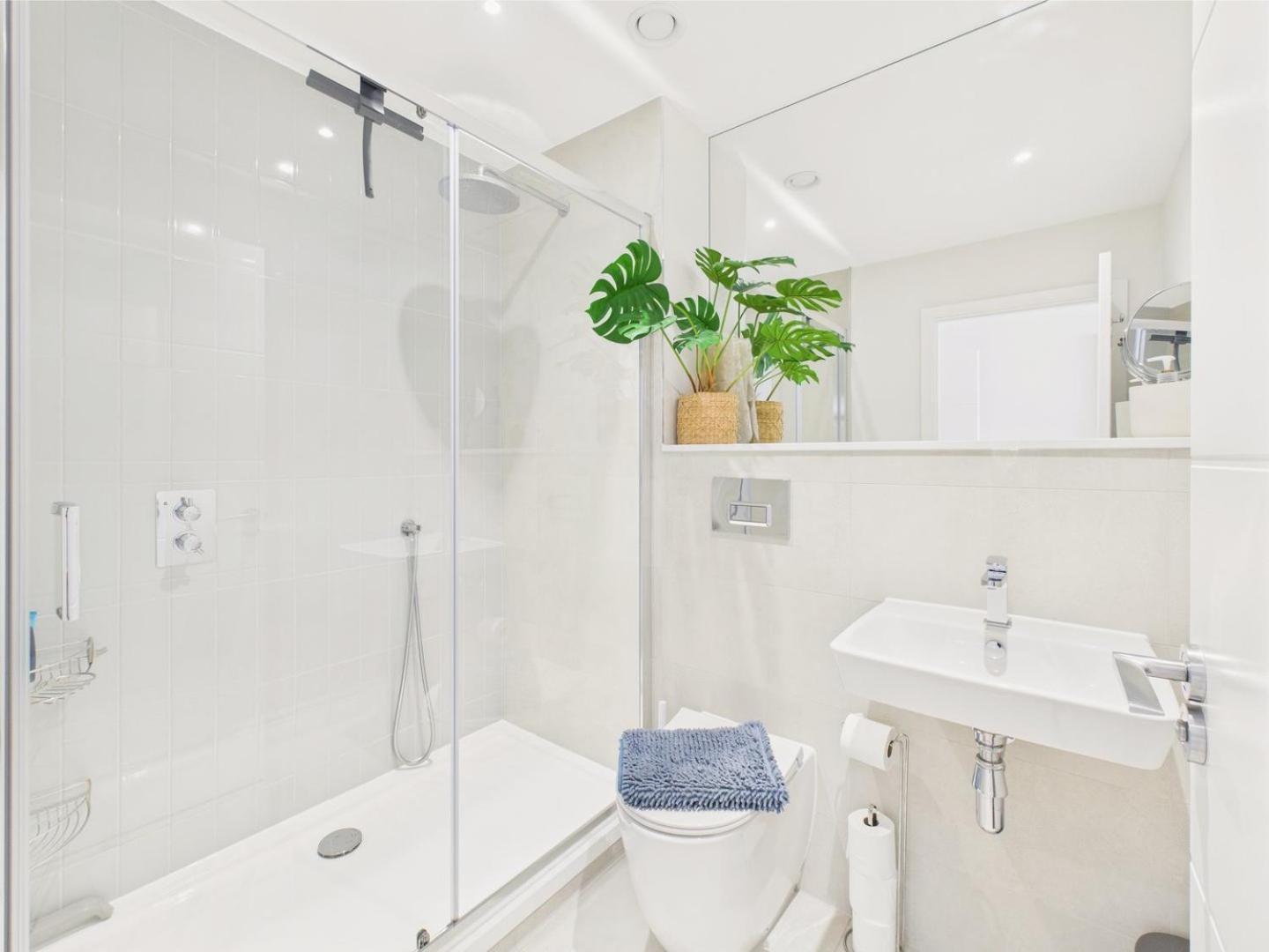 Luxury 3-Bed Apartment, With Direct Beach Access, Free Parking & Sea Views ! ファルマス エクステリア 写真